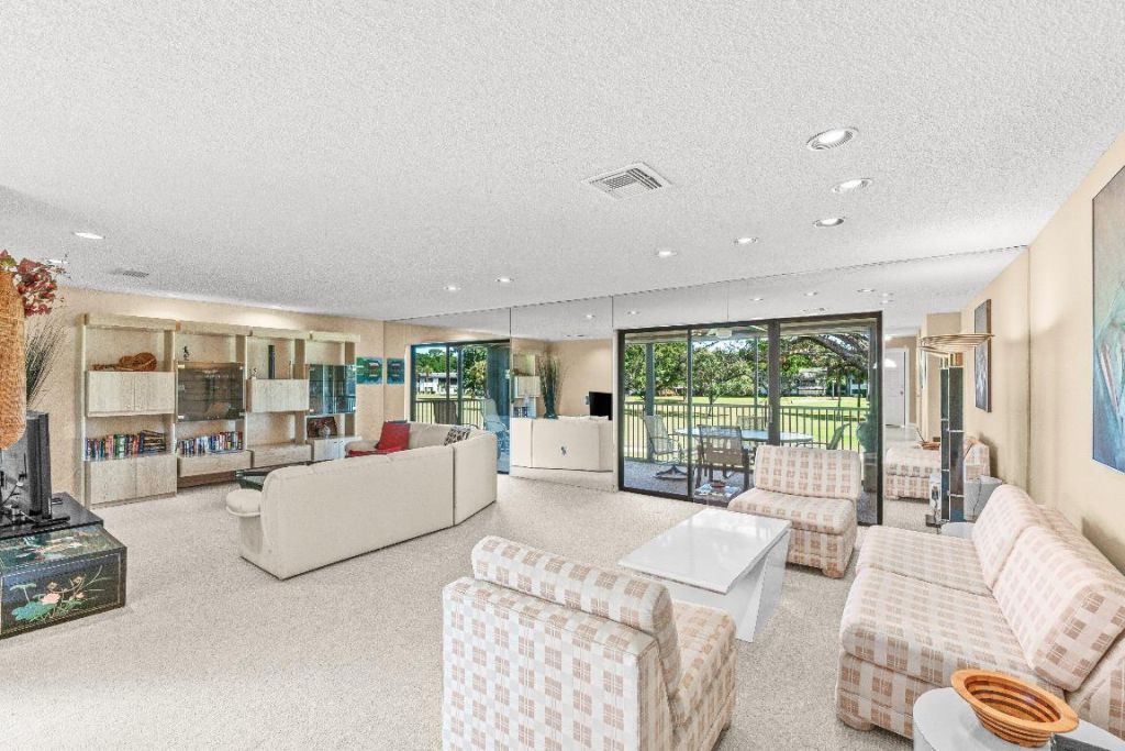 3 Stratford Drive E, Unit B, Boynton Beach, FL 33436 Photo