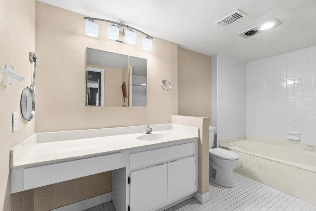 3 Stratford Drive E, Unit B, Boynton Beach, FL 33436 Photo