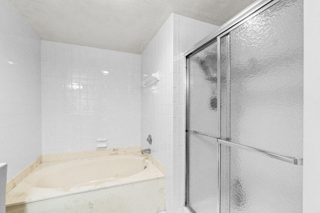 3 Stratford Drive E, Unit B, Boynton Beach, FL 33436 Photo