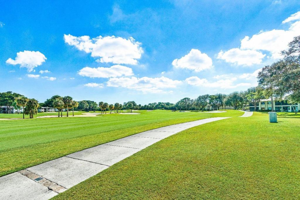 3 Stratford Drive E, Unit B, Boynton Beach, FL 33436 Photo