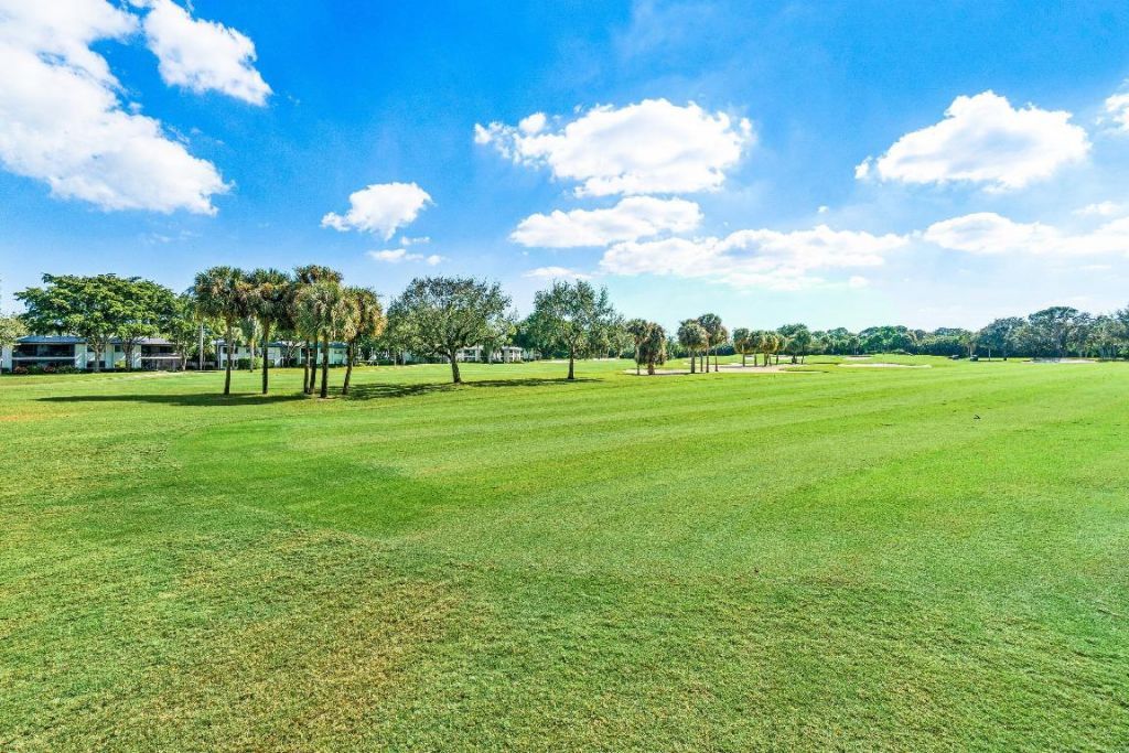 3 Stratford Drive E, Unit B, Boynton Beach, FL 33436 Photo