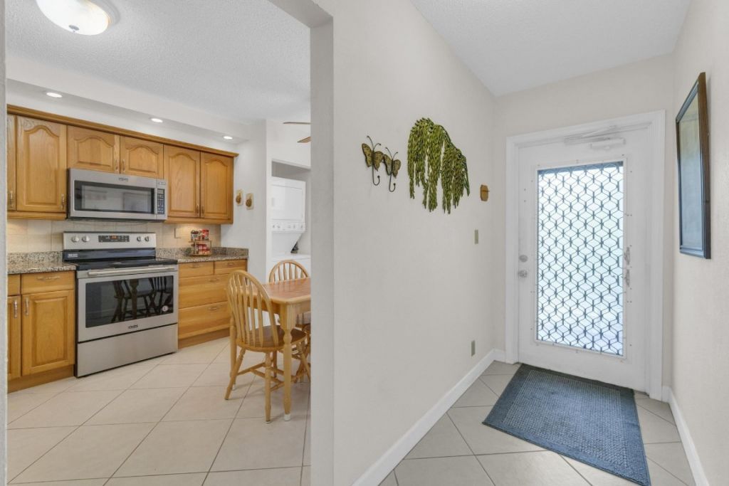 7340 Lake Circle Dr, Unit 301, Margate, FL 33063 Photo