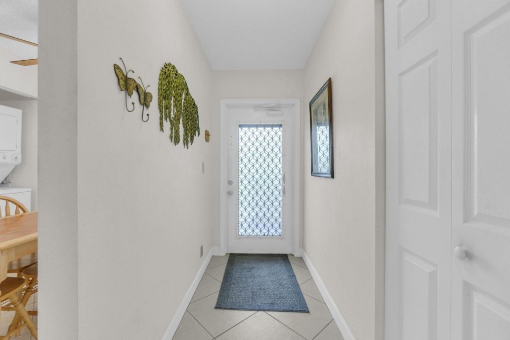 7340 Lake Circle Dr, Unit 301, Margate, FL 33063 Photo