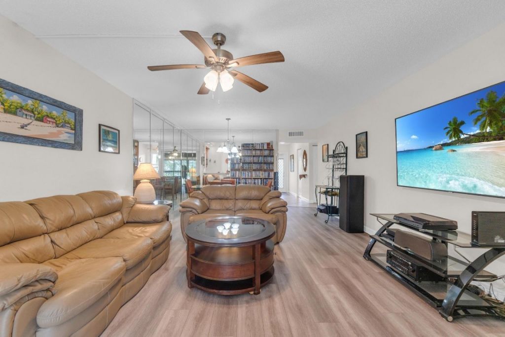 7340 Lake Circle Dr, Unit 301, Margate, FL 33063 Photo