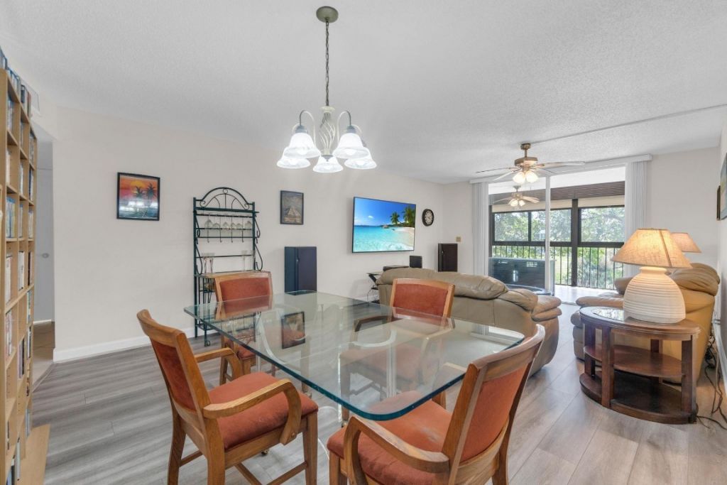 7340 Lake Circle Dr, Unit 301, Margate, FL 33063 Photo