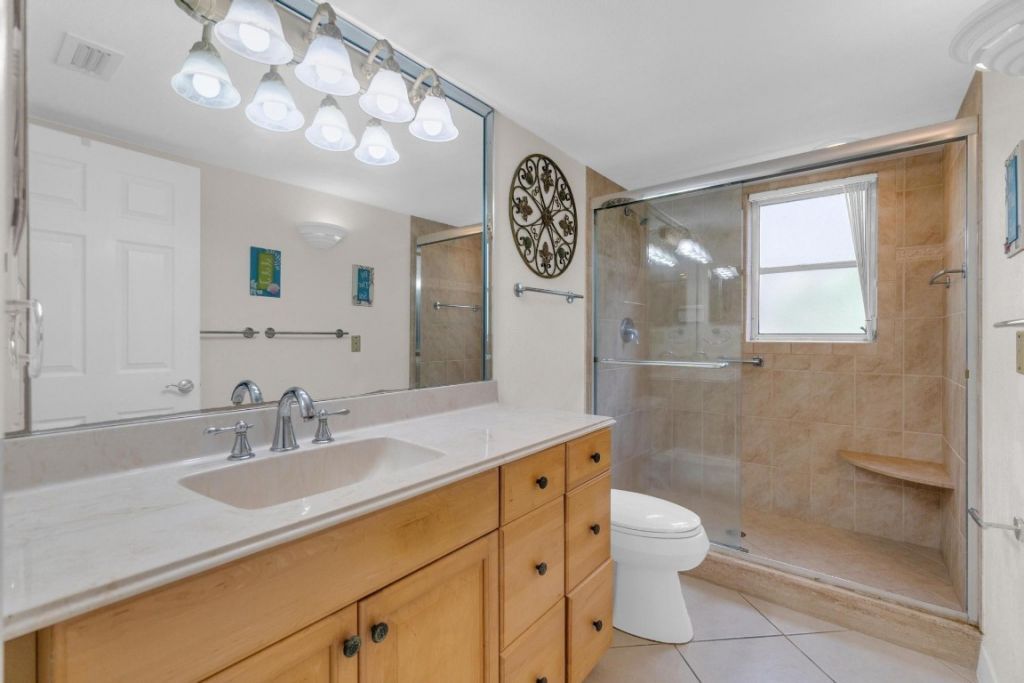 7340 Lake Circle Dr, Unit 301, Margate, FL 33063 Photo