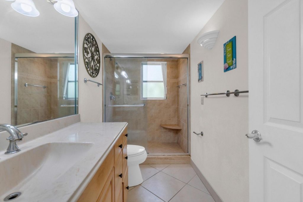 7340 Lake Circle Dr, Unit 301, Margate, FL 33063 Photo