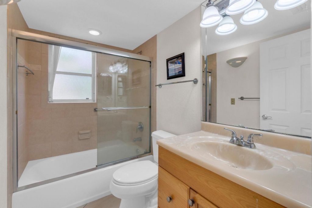 7340 Lake Circle Dr, Unit 301, Margate, FL 33063 Photo