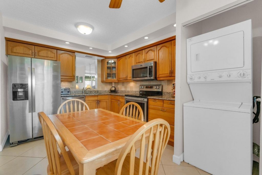 7340 Lake Circle Dr, Unit 301, Margate, FL 33063 Photo