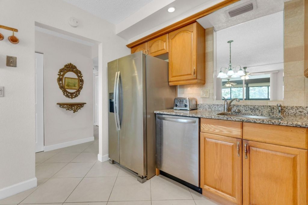 7340 Lake Circle Dr, Unit 301, Margate, FL 33063 Photo