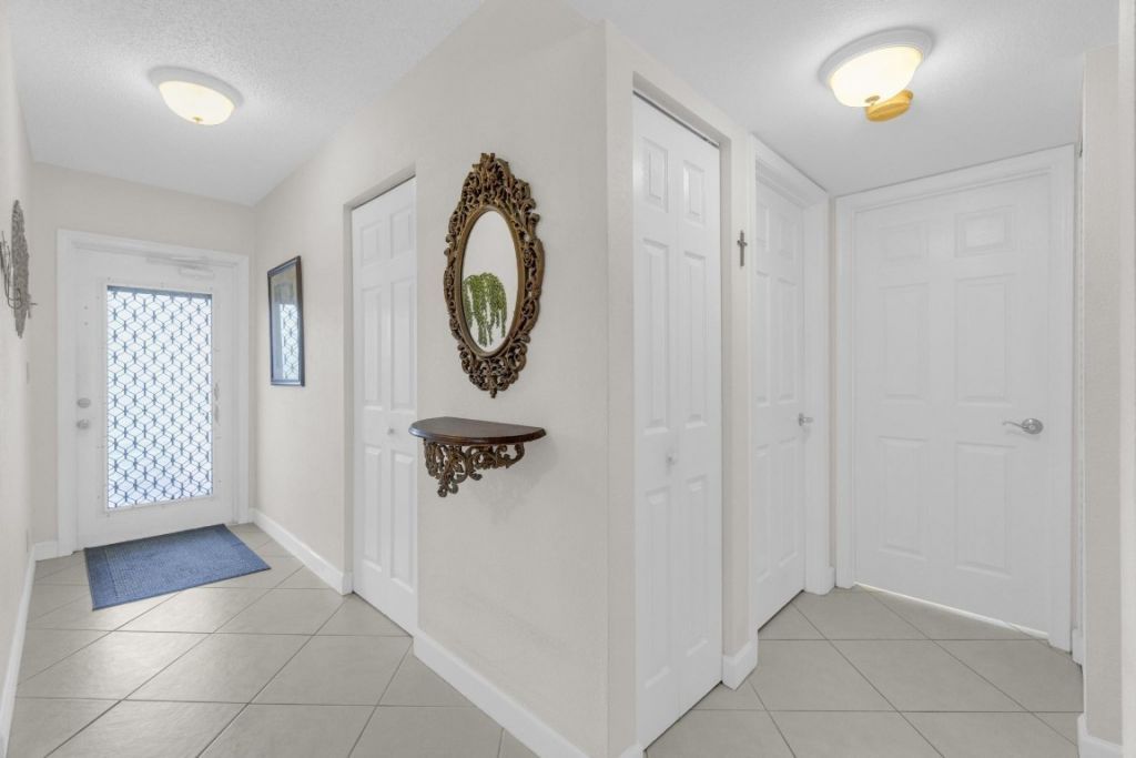 7340 Lake Circle Dr, Unit 301, Margate, FL 33063 Photo