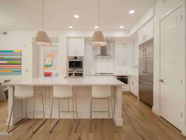 5250 E DEER VALLEY Drive, Unit 303, Phoenix, AZ 85054