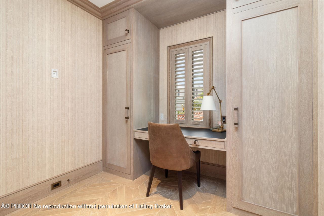 236 Phipps Plaza, Unit 201, Palm Beach, FL 33480 Photo