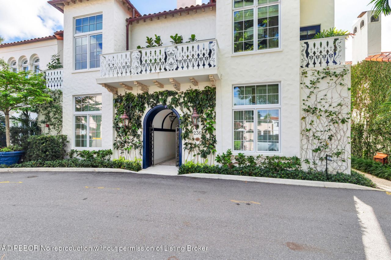 236 Phipps Plaza, Unit 201, Palm Beach, FL 33480 Photo