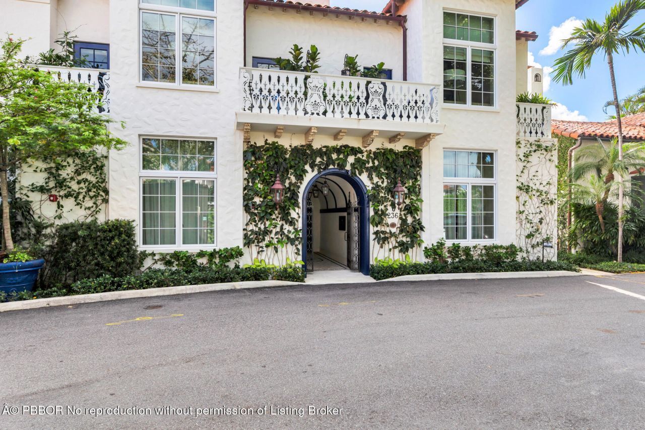 236 Phipps Plaza, Unit 201, Palm Beach, FL 33480 Photo