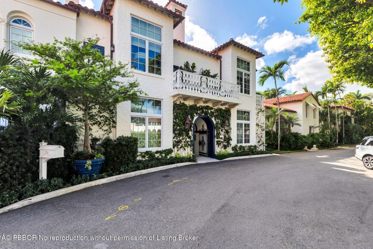 236 Phipps Plaza, Unit 201, Palm Beach, FL 33480 Photo