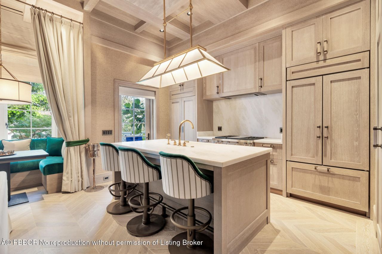 236 Phipps Plaza, Unit 201, Palm Beach, FL 33480 Photo