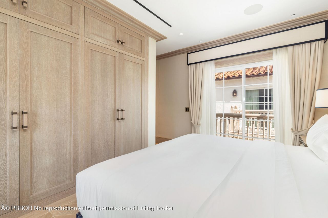 236 Phipps Plaza, Unit 201, Palm Beach, FL 33480 Photo