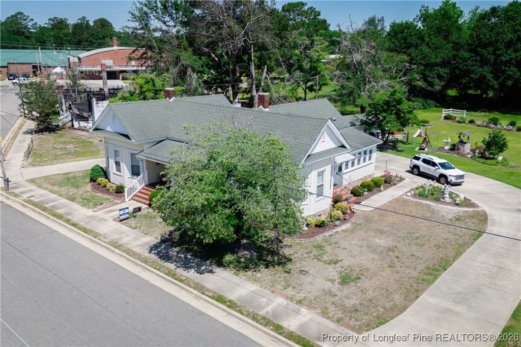 208 W Thompson Street, Fairmont, NC 28340 Main Photo