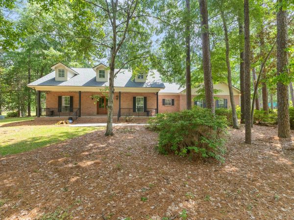 87 Fairlake Dr., Hattiesburg, MS 39402