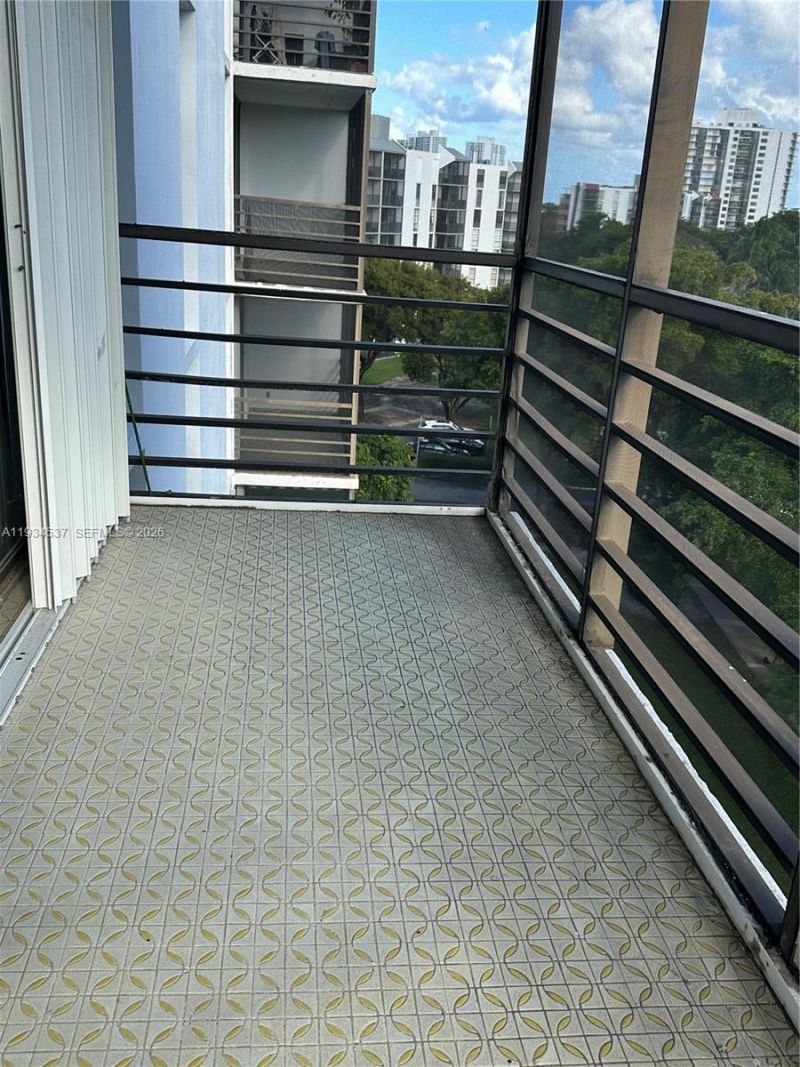 20500 W Country Club Dr, Unit 715, Aventura, FL 33180 Photo