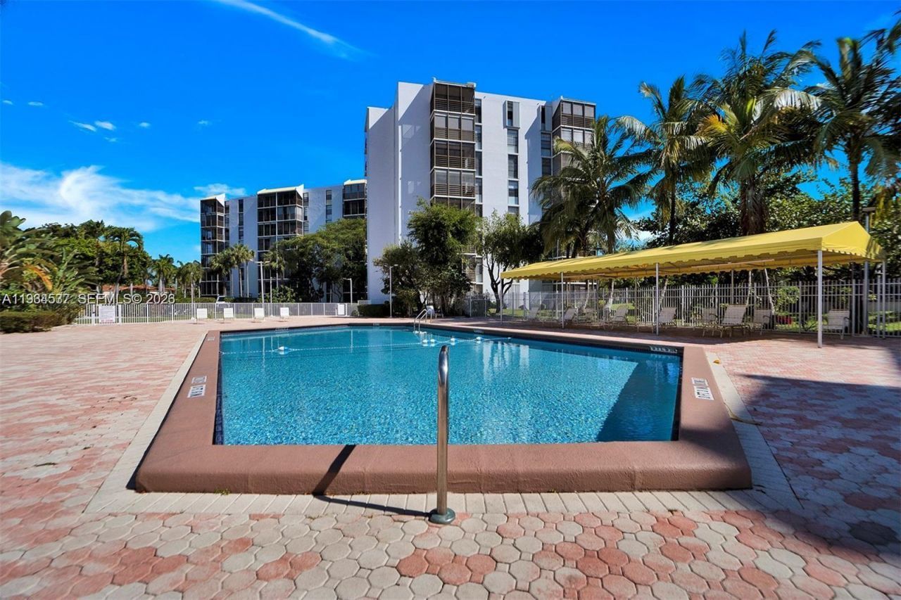 20500 W Country Club Dr, Unit 715, Aventura, FL 33180 Photo