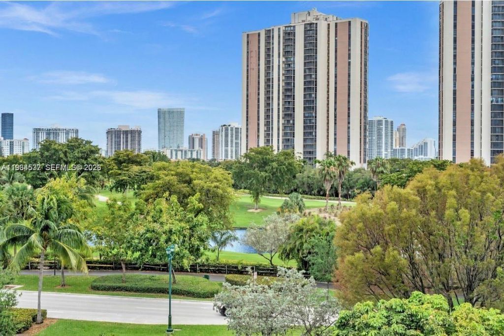 20500 W Country Club Dr, Unit 715, Aventura, FL 33180 Photo