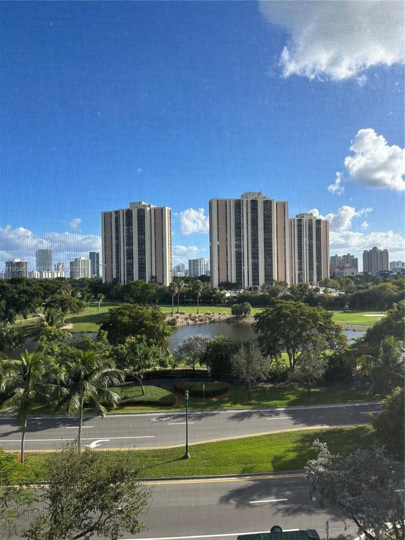 20500 W Country Club Dr, Unit 715, Aventura, FL 33180 Photo