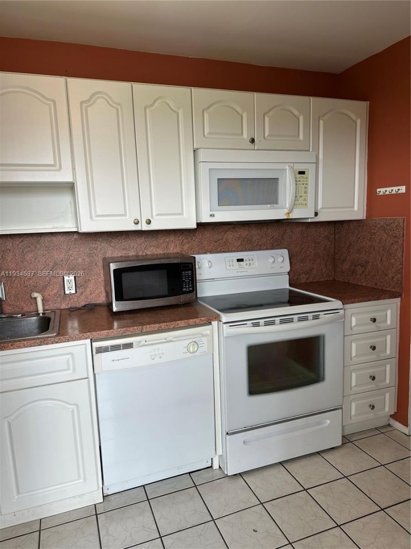 20500 W Country Club Dr, Unit 715, Aventura, FL 33180 Photo