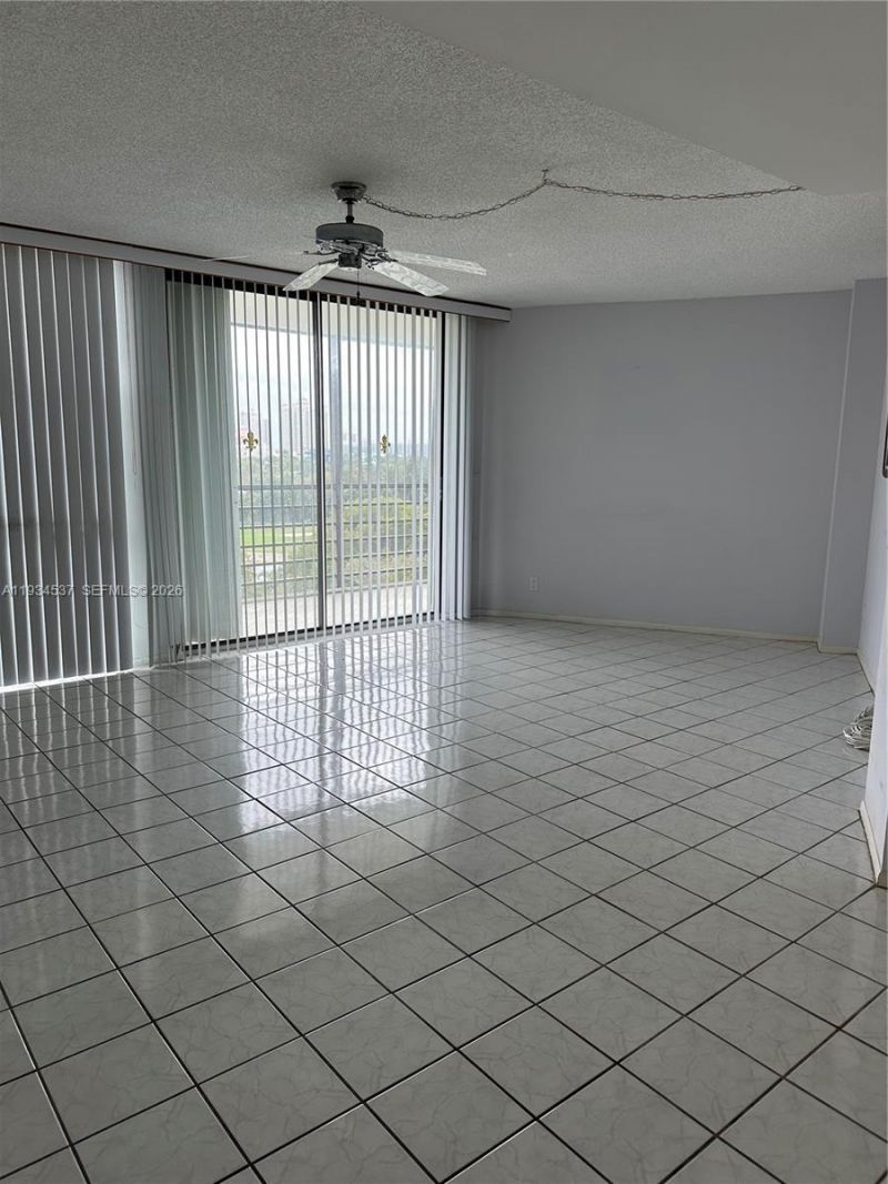 20500 W Country Club Dr, Unit 715, Aventura, FL 33180 Photo