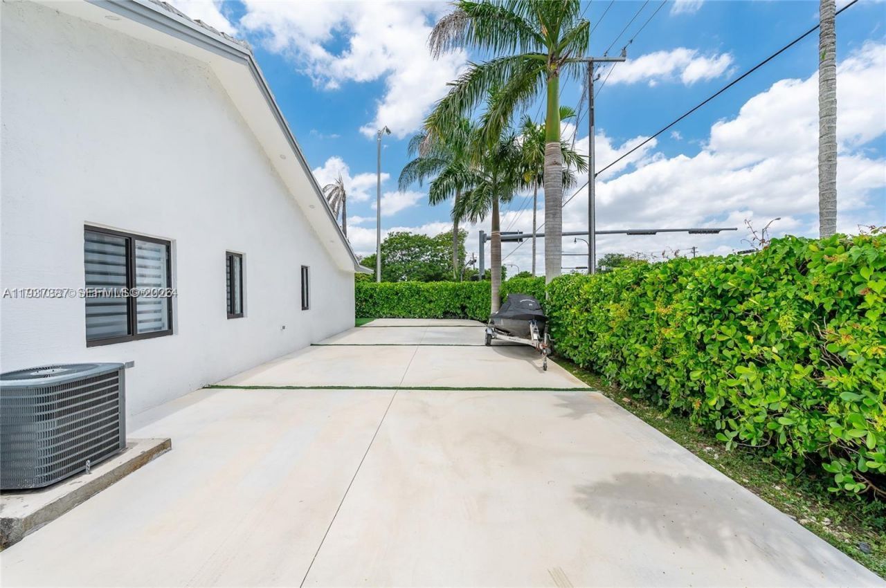 9701 SW 56th Ter, Miami, FL 33173 Photo