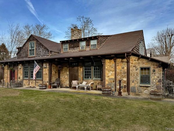 10 John Street, Southampton, NY 11968