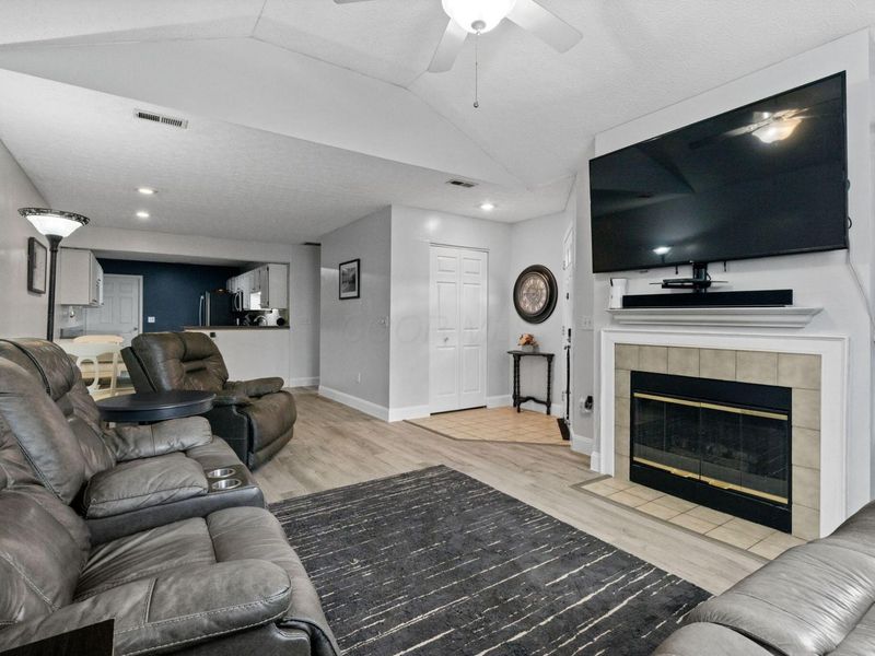 330 Bear Woods Drive, Powell, OH 43065 Photo 5