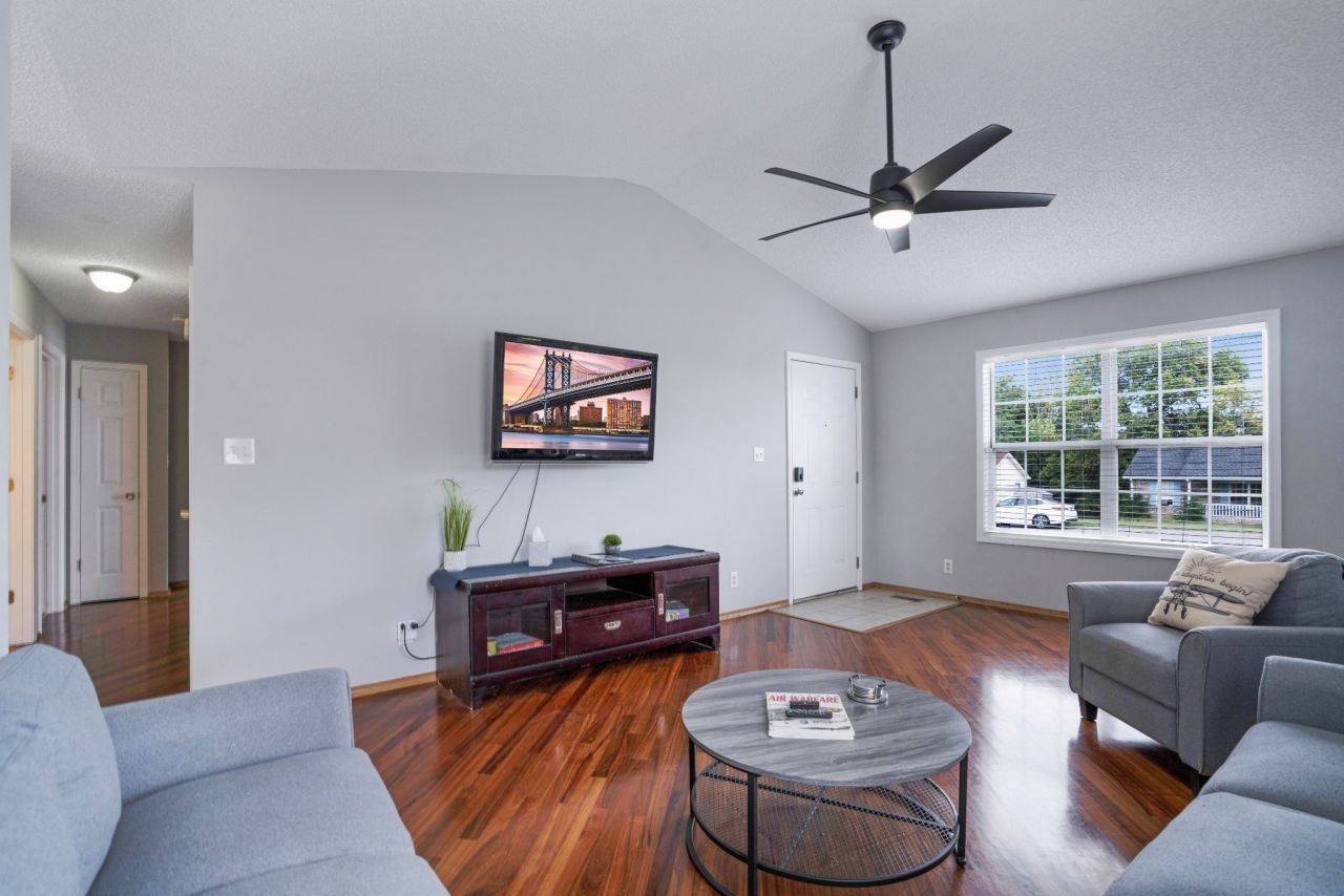 1030 Mile High Dr, Clarksville, TN 37042 Main Photo