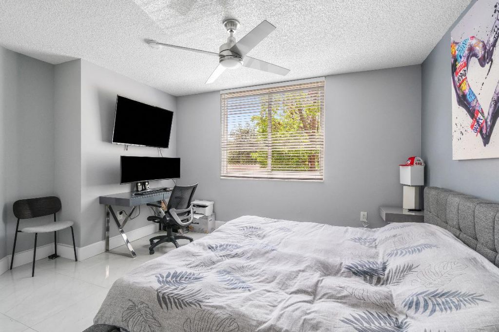 700 Scotia Drive, Unit 205, Hypoluxo, FL 33462 Photo