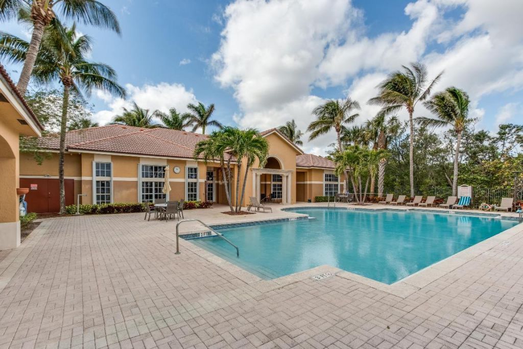 700 Scotia Drive, Unit 205, Hypoluxo, FL 33462 Photo