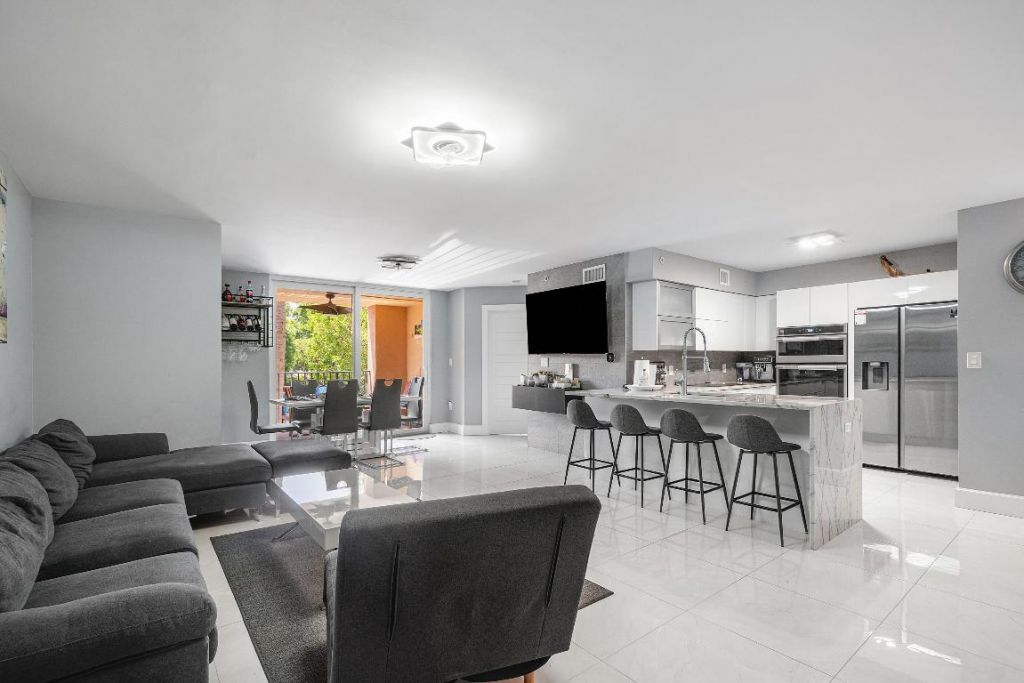 700 Scotia Drive, Unit 205, Hypoluxo, FL 33462 Photo