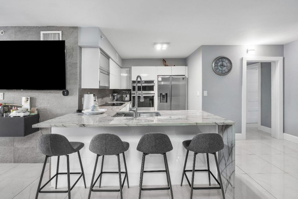 700 Scotia Drive, Unit 205, Hypoluxo, FL 33462 Photo