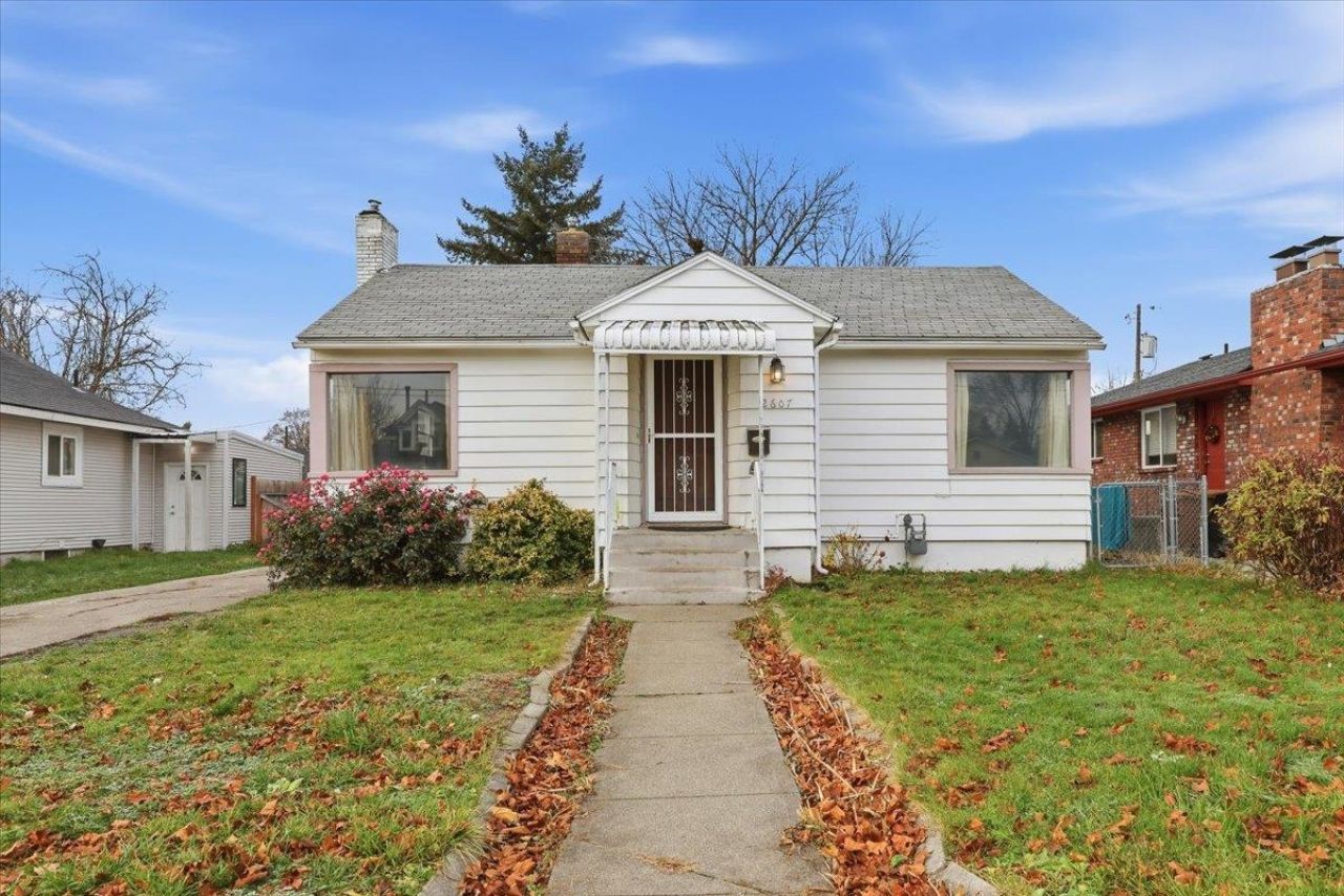 2607 N Crestline St, Spokane, WA 99207 Main Photo