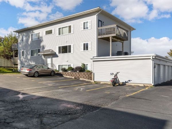 3107 Johnson Avenue NW, Unit 4, Cedar Rapids, IA 52405