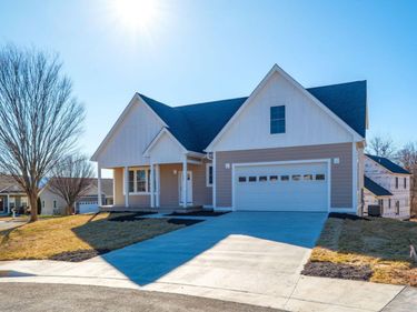 1004 HIGH POINT CT, Waynesboro, VA 22980