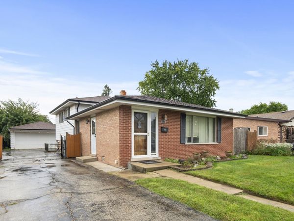 4511 W Howdy Lane W, Alsip, IL 60803