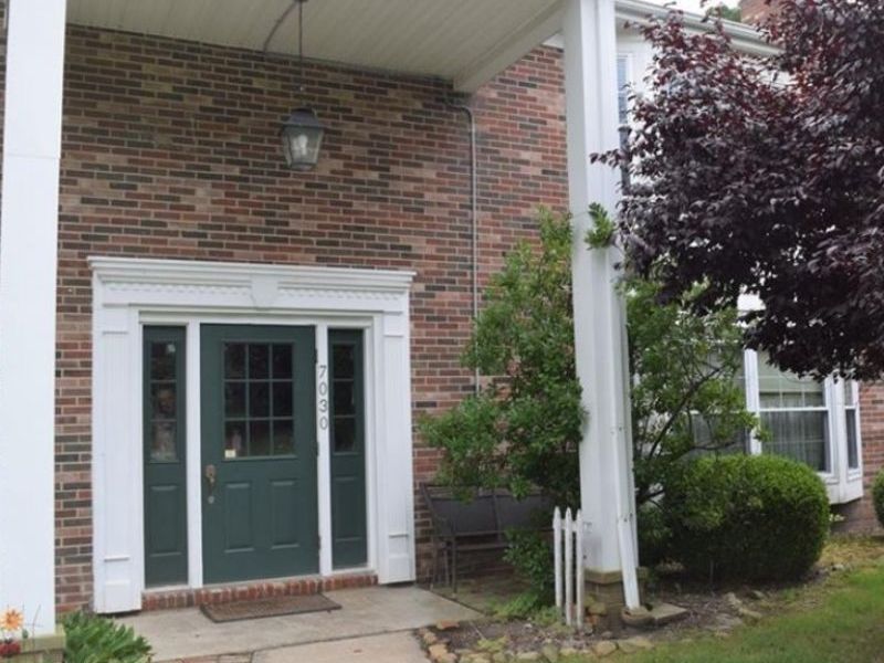 7030 Carriage Hill Drive, Unit 202, Brecksville, OH 44141 Photo 2