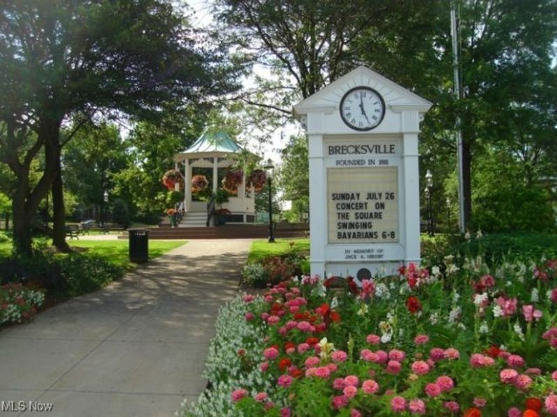 7030 Carriage Hill Drive, Unit 202, Brecksville, OH 44141 Photo 26