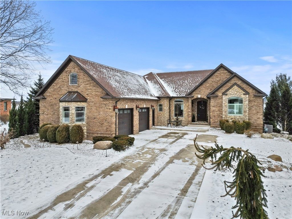 139 Heron Bay Drive, Poland, OH 44514