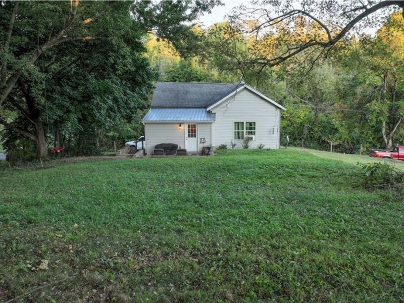 306 Monroe Street, Woodsfield, OH 43793 Photo 4