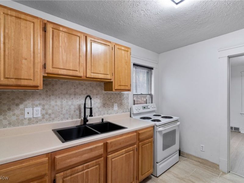 3470 E 113th Street, Cleveland, OH 44104 Photo 12