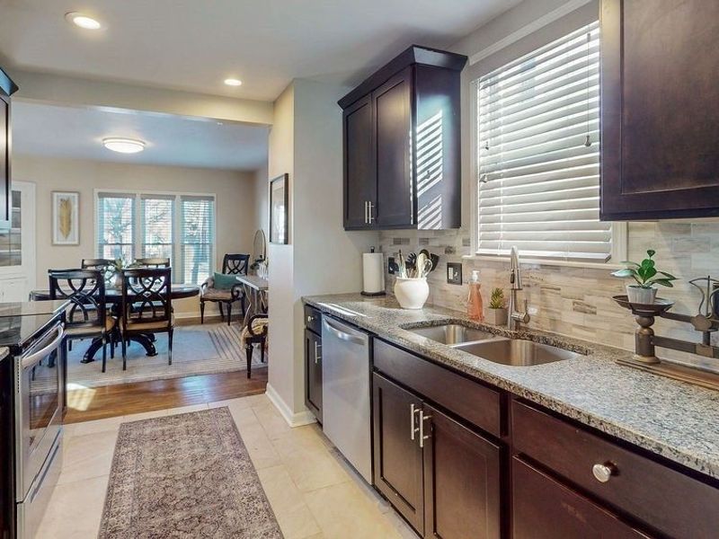 3558 Raymont Boulevard, Cleveland, OH 44118 Photo 12