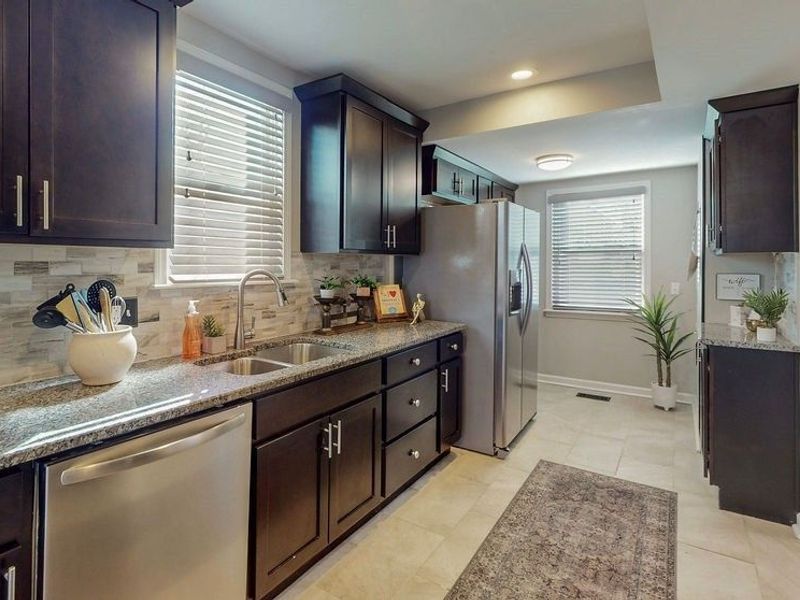 3558 Raymont Boulevard, Cleveland, OH 44118 Photo 13