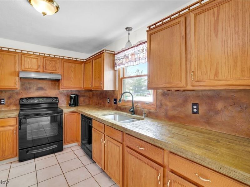 2307 Wittenburg Street, Louisville, OH 44641 Photo 12